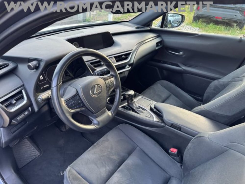 Lexus UX usata a Roma (9)