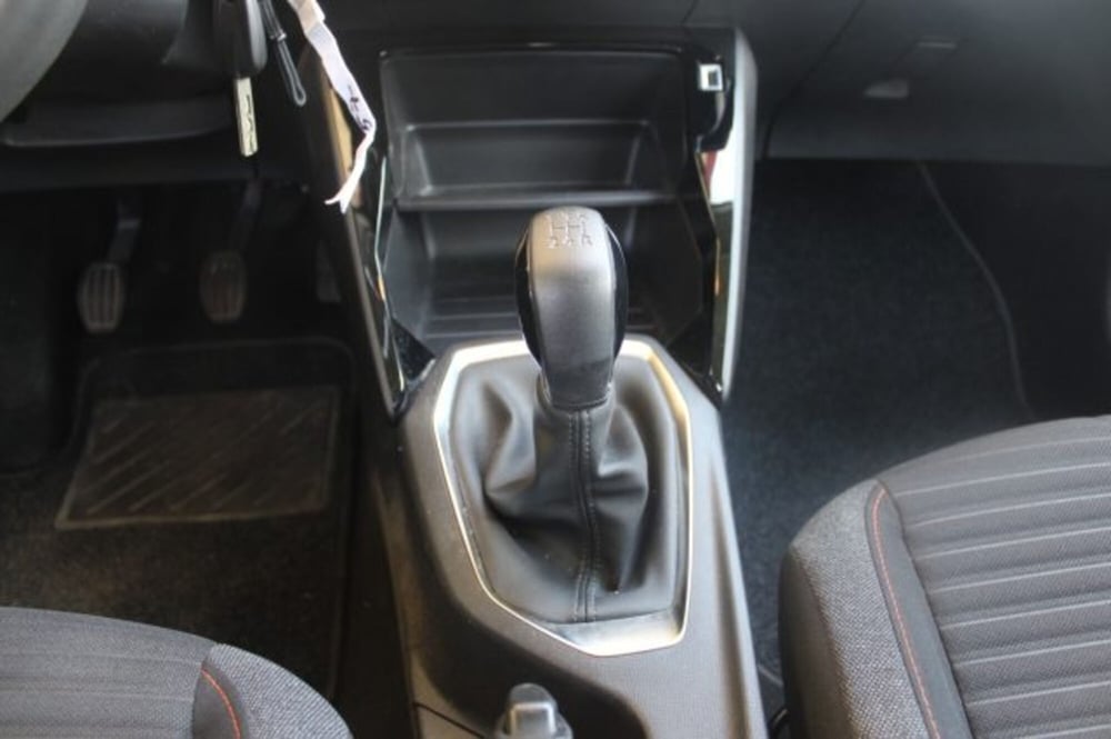Peugeot 208 usata a Roma (14)