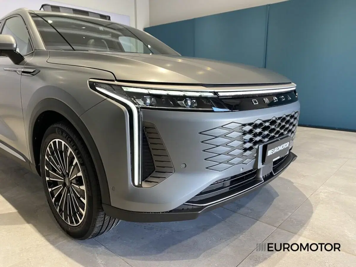 Omoda Omoda 9 SHS-P nuova a Bari (5)