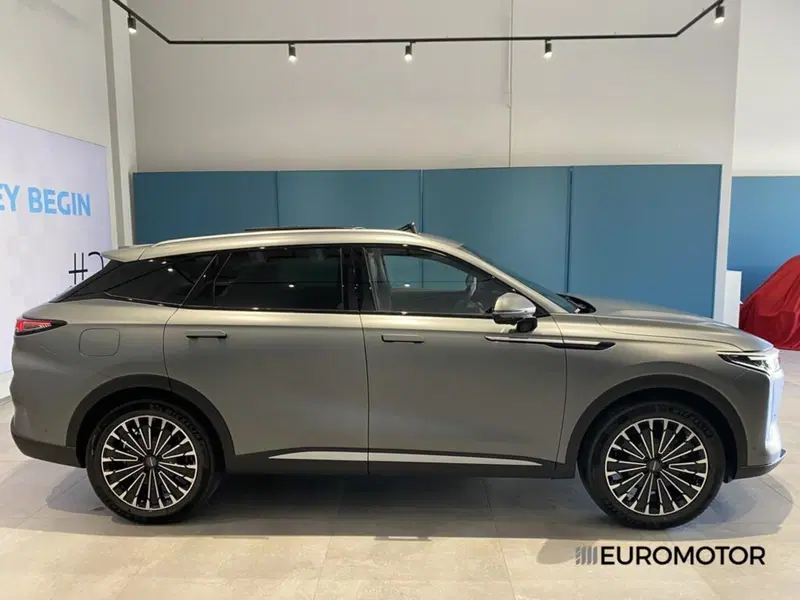 Omoda Omoda 9 SHS-P nuova a Bari (6)