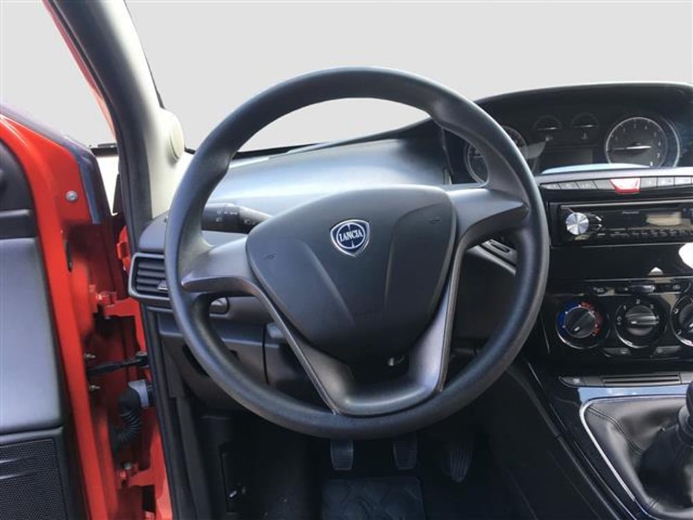 Lancia Ypsilon usata a Bologna (13)