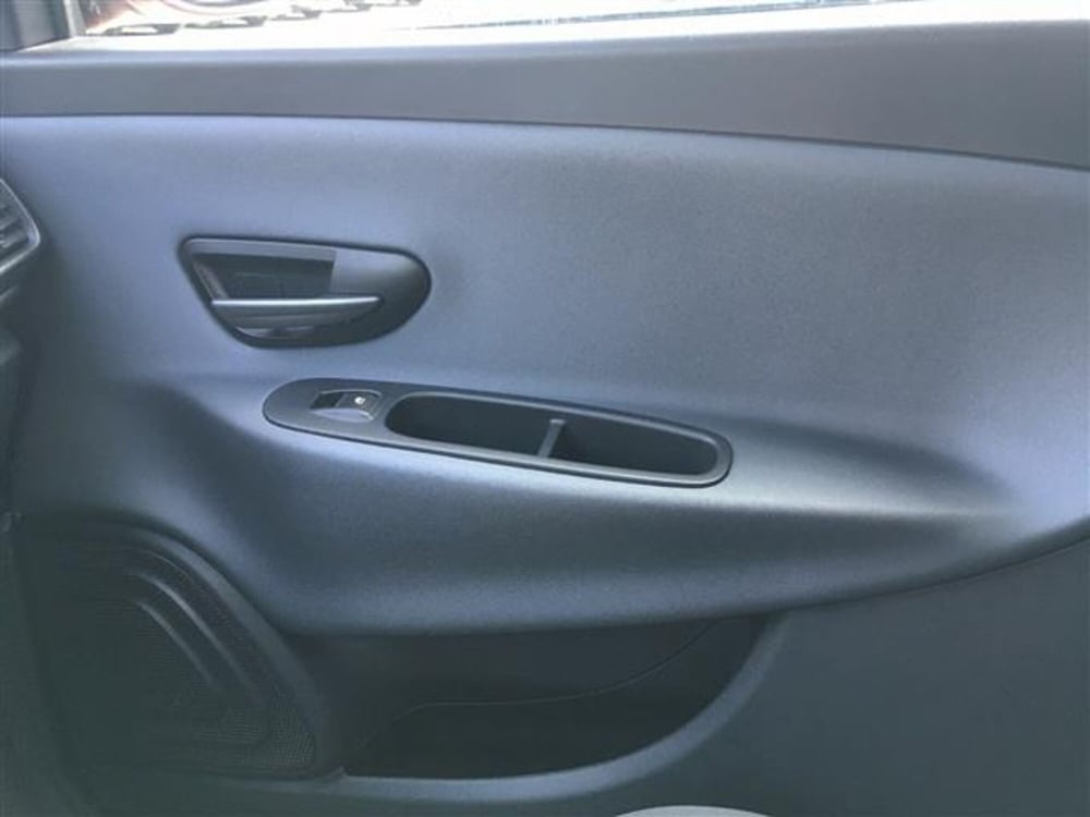 Lancia Ypsilon usata a Bologna (15)