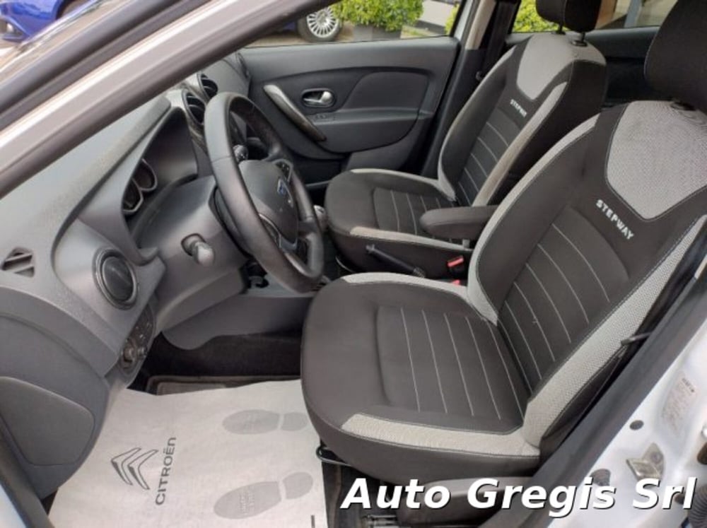 Dacia Sandero usata a Milano (14)