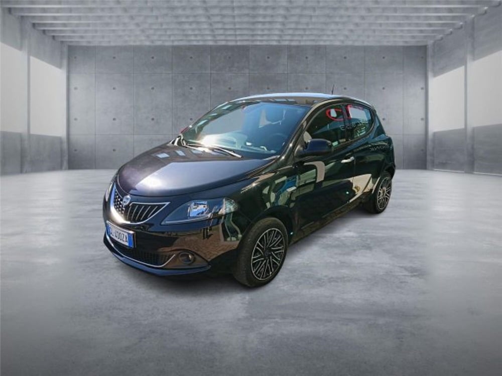 Lancia Ypsilon usata a Bari (3)