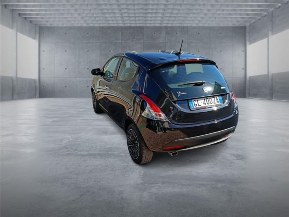 Lancia Ypsilon usata a Bari (4)