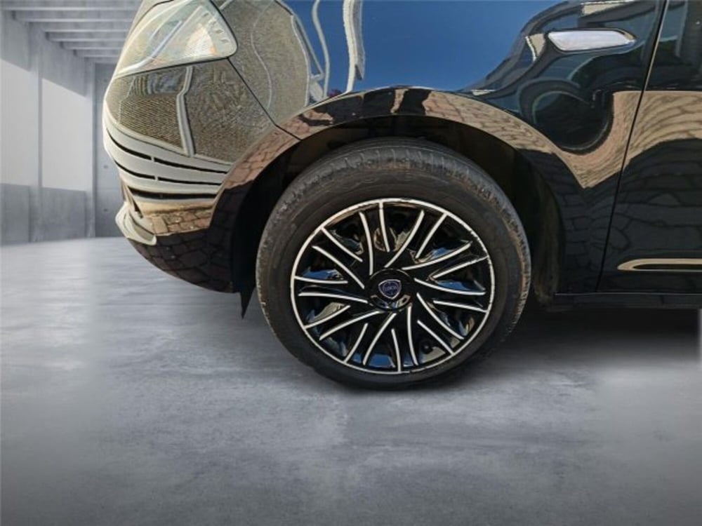 Lancia Ypsilon usata a Bari (8)