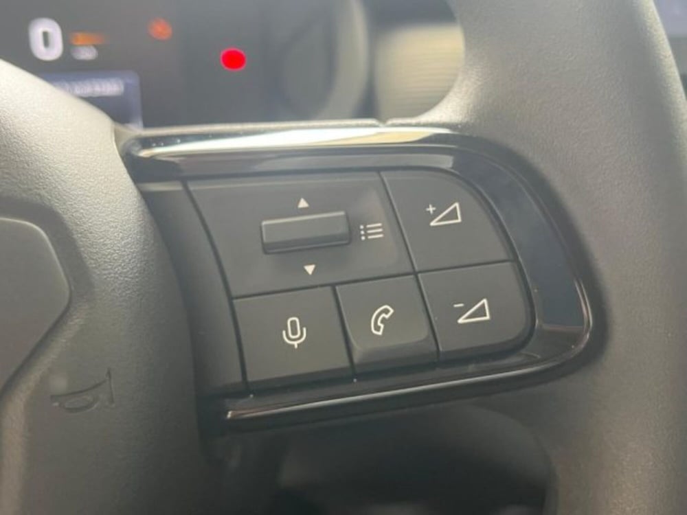 Jeep Avenger nuova a Trapani (17)
