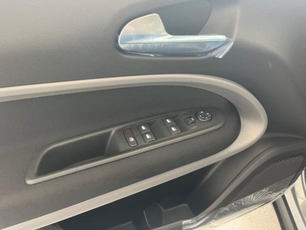 Jeep Avenger nuova a Trapani (20)