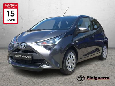 Toyota Aygo Connect 1.0 VVT-i 72 CV 5 porte x-play del 2021 usata a Osnago
