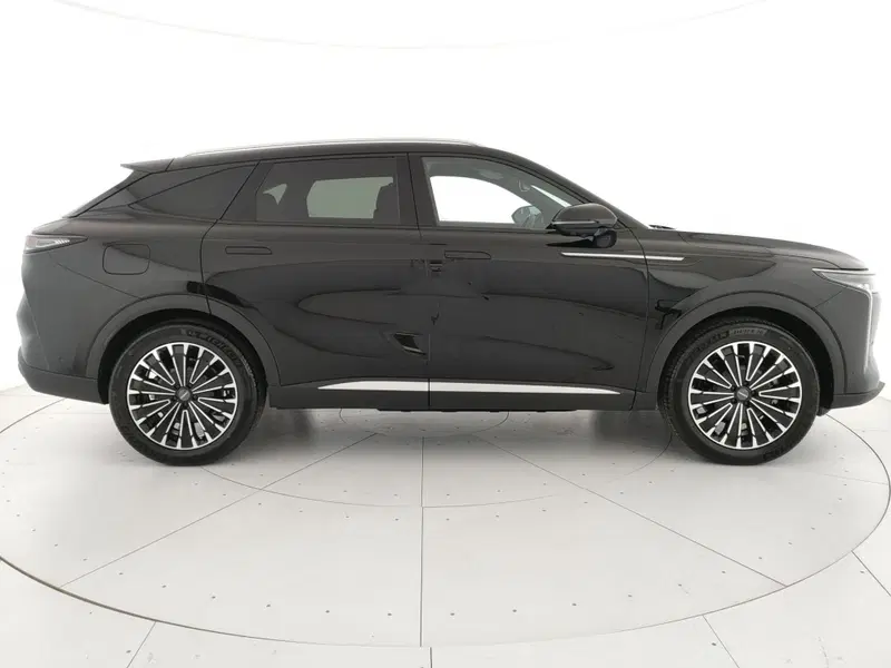 Omoda Omoda 9 SHS-P nuova a Caserta (4)