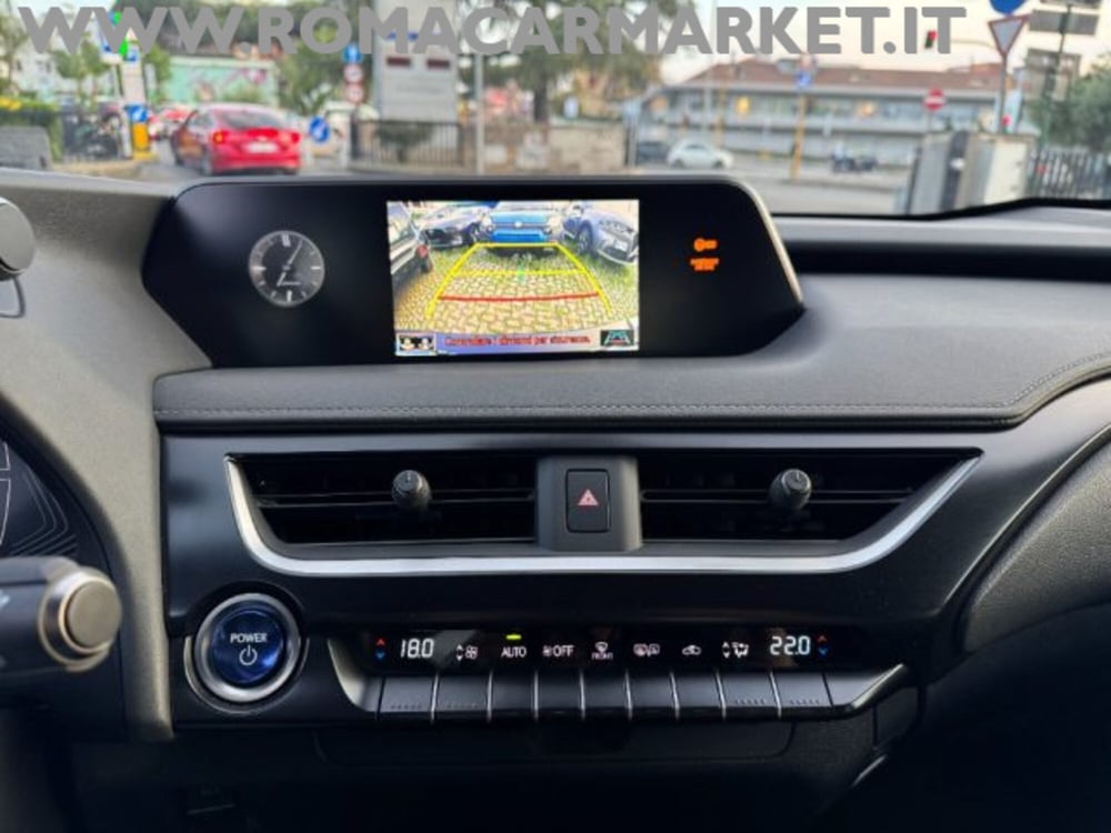 Lexus UX usata a Roma (13)