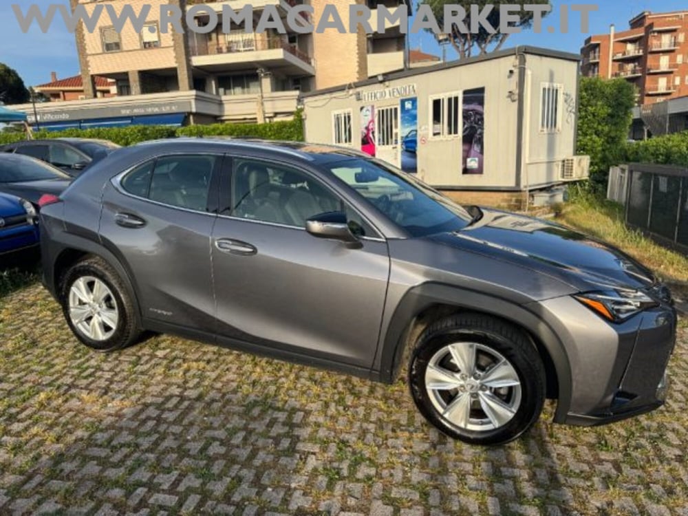 Lexus UX usata a Roma (4)