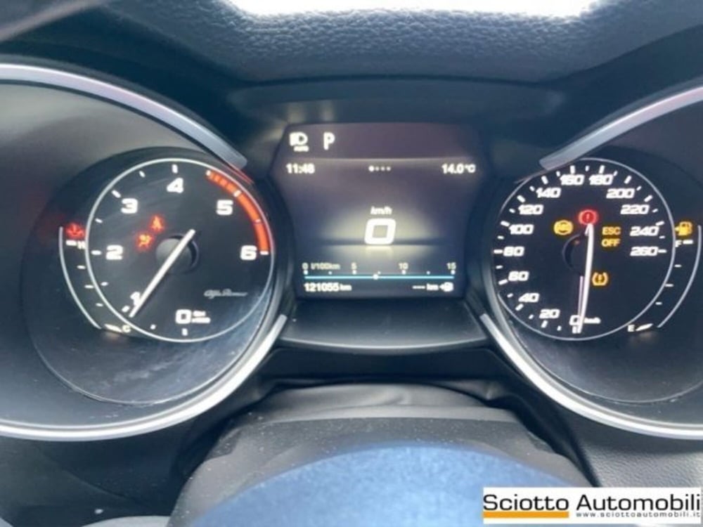Alfa Romeo Stelvio usata a Messina (11)