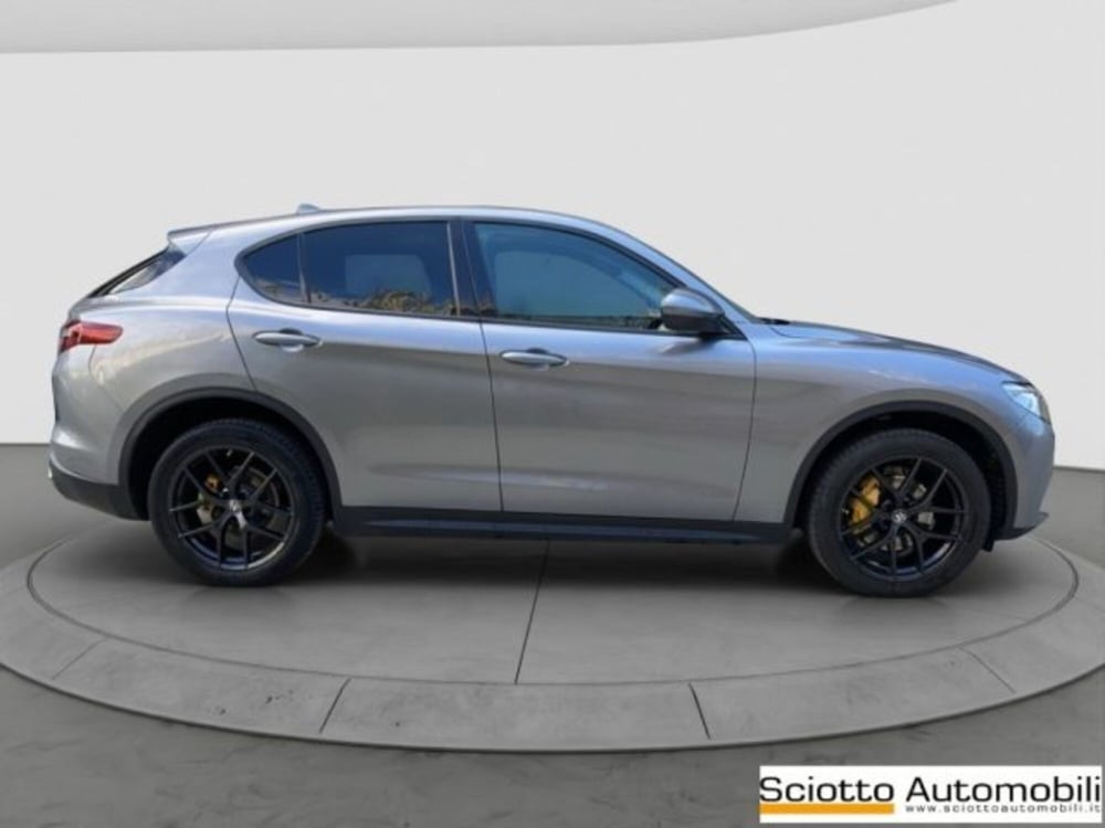 Alfa Romeo Stelvio usata a Messina (7)