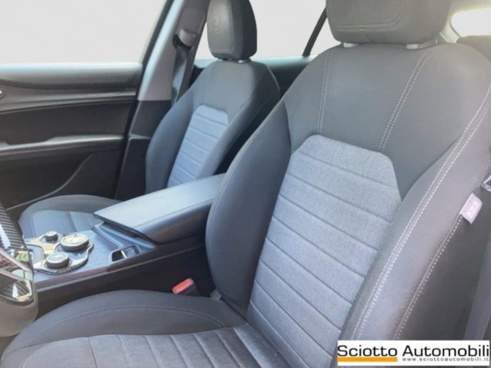 Alfa Romeo Stelvio usata a Messina (9)