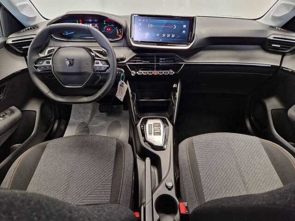 Peugeot 208 nuova a Milano (5)
