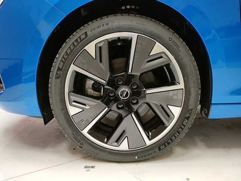 Opel Astra nuova a Teramo (7)
