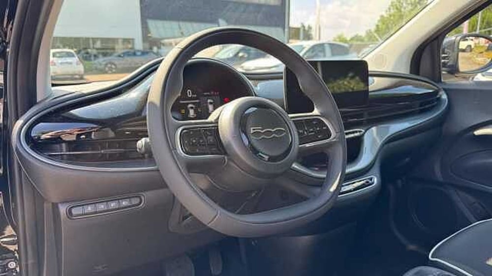 Fiat 500e nuova a Milano (10)
