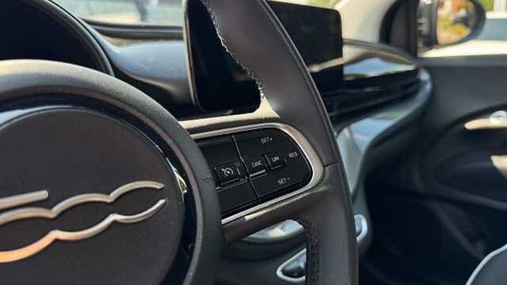 Fiat 500e nuova a Milano (14)