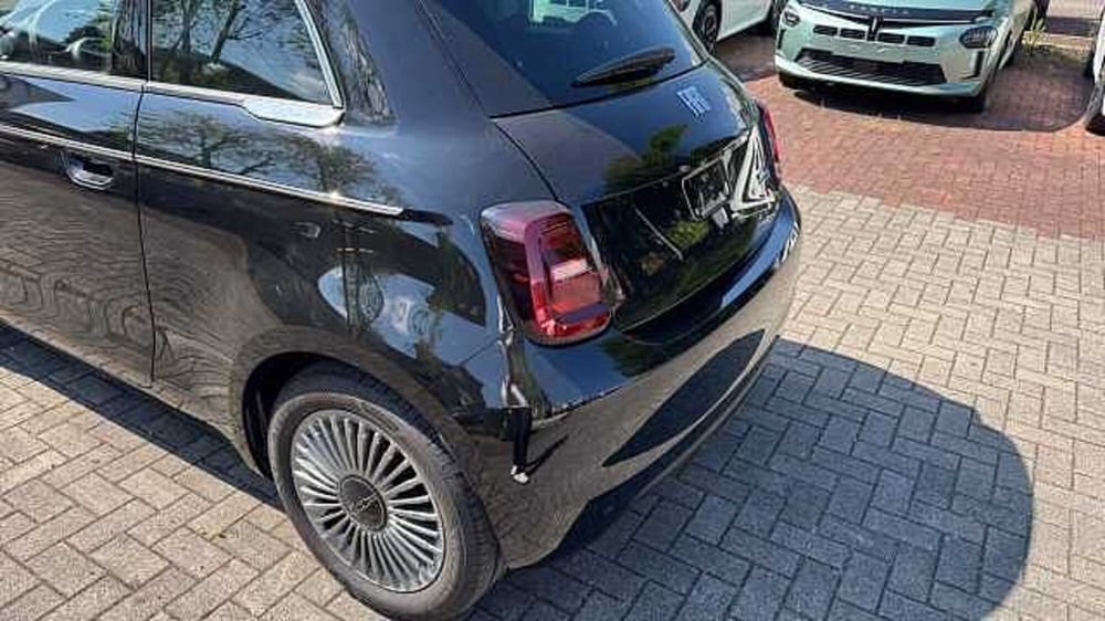 Fiat 500e nuova a Milano (19)