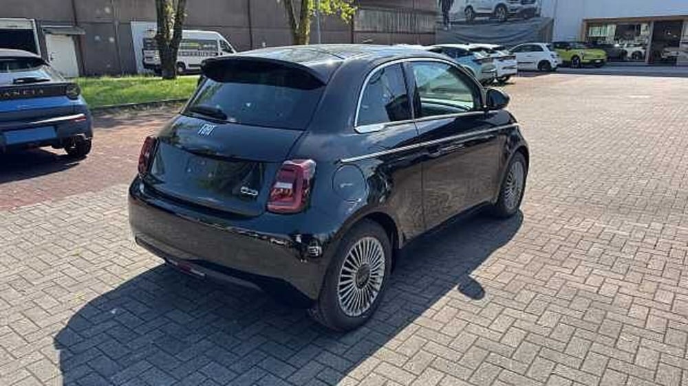 Fiat 500e nuova a Milano (5)