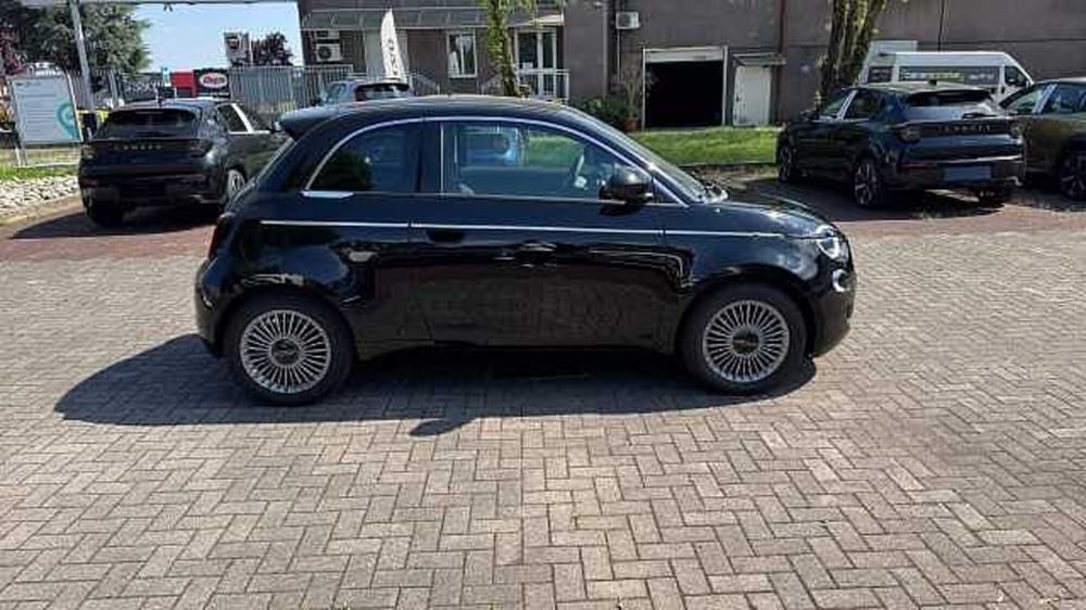 Fiat 500e nuova a Milano (6)