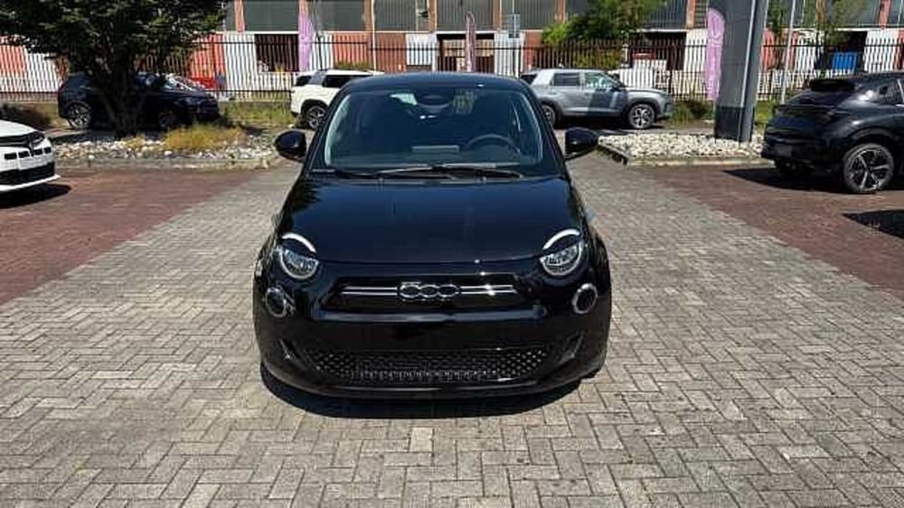 Fiat 500e nuova a Milano (8)