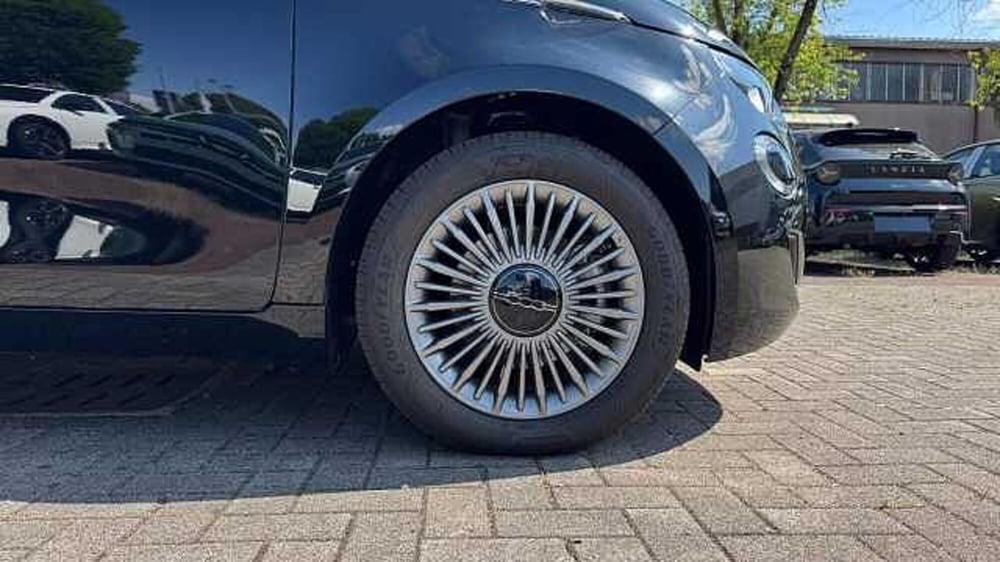 Fiat 500e nuova a Milano (9)