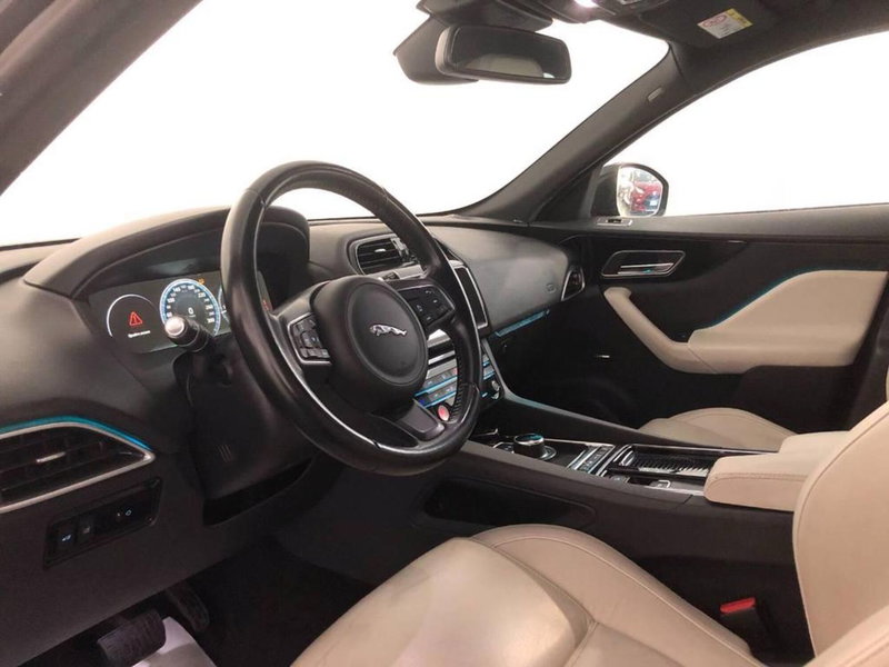 Jaguar F-Pace usata a Torino (10)