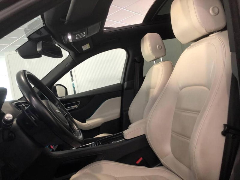 Jaguar F-Pace usata a Torino (11)