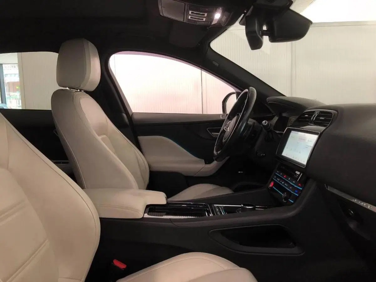 Jaguar F-Pace usata a Torino (7)
