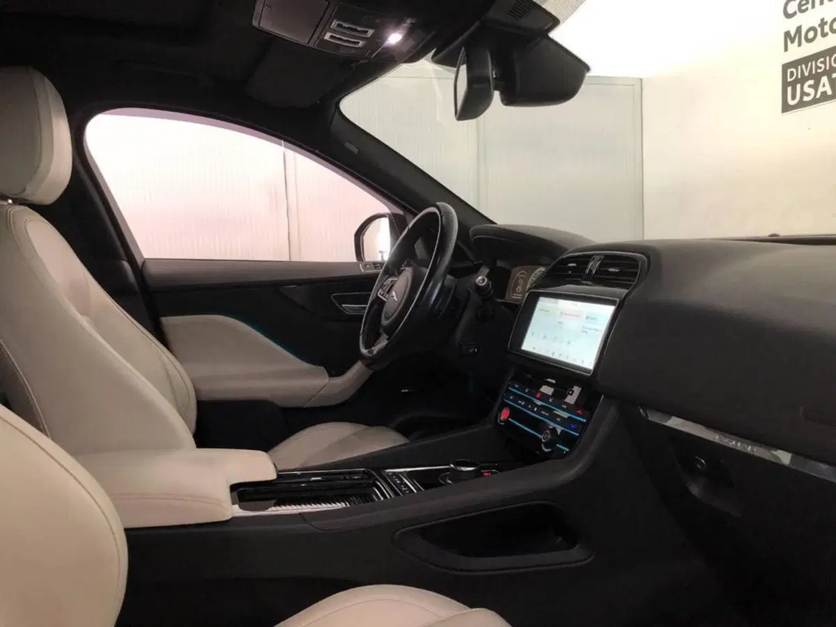 Jaguar F-Pace usata a Torino (8)