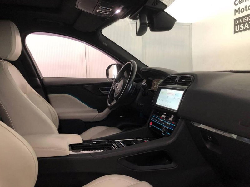 Jaguar F-Pace usata a Torino (8)