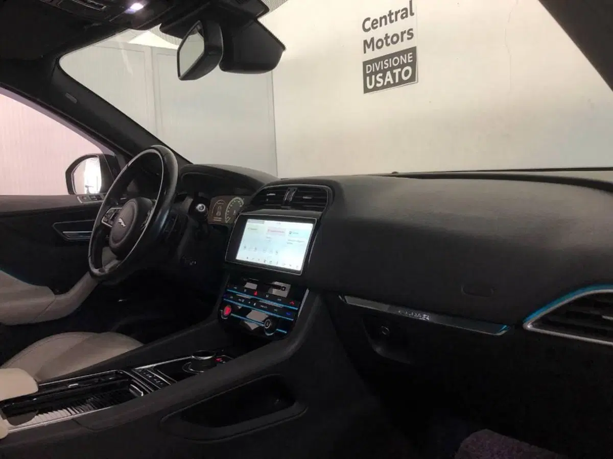 Jaguar F-Pace usata a Torino (9)