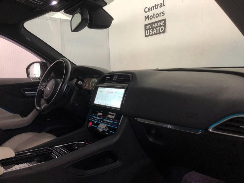 Jaguar F-Pace usata a Torino (9)