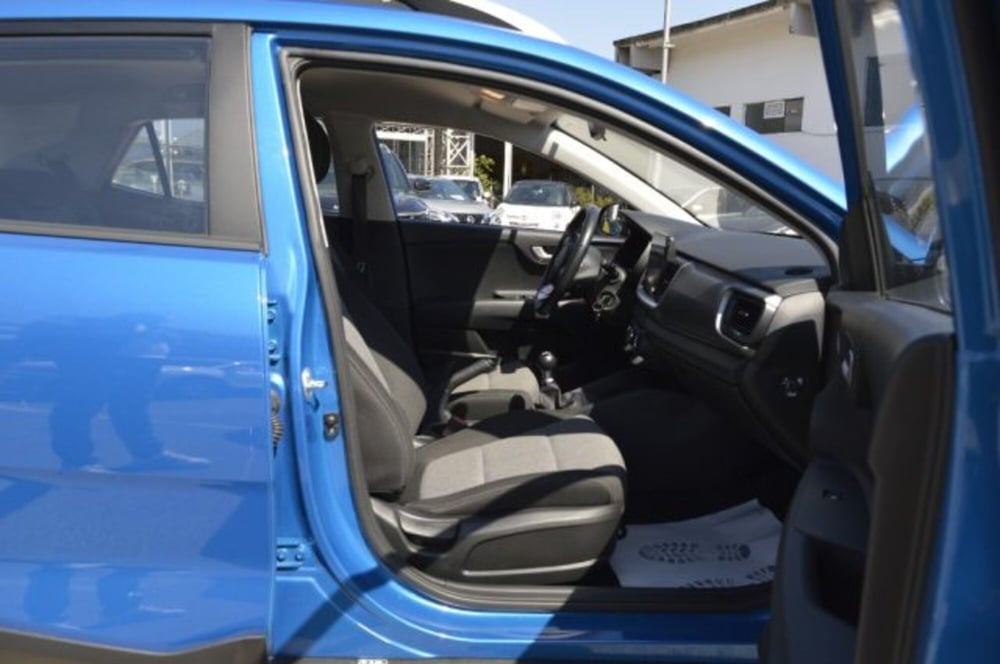 Kia Stonic nuova a Latina (8)