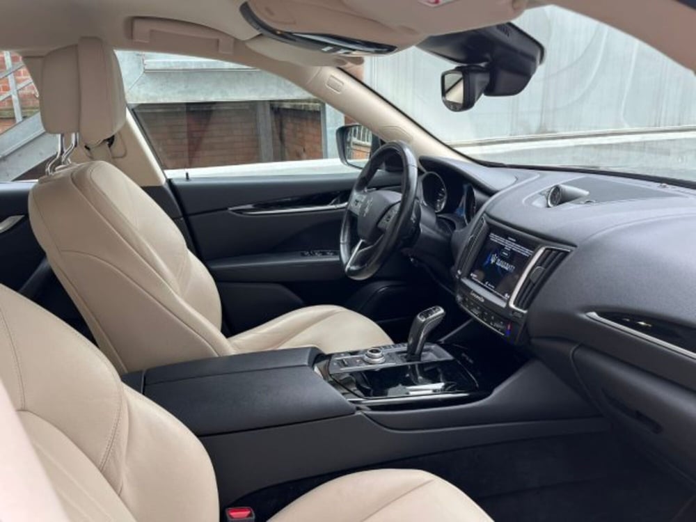 Maserati Levante usata a Torino (4)