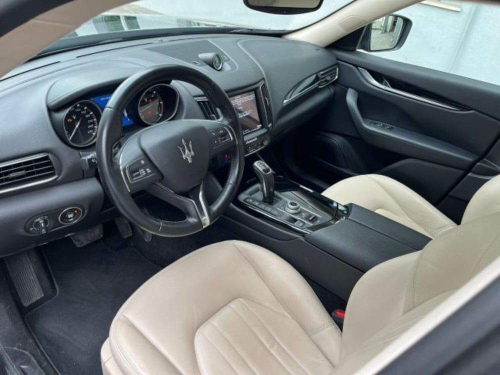 Maserati Levante usata a Torino (6)