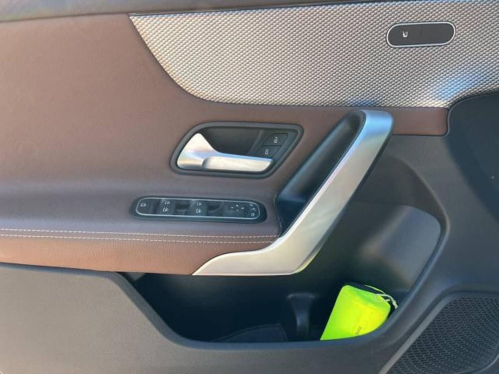 Mercedes-Benz CLA Shooting Brake usata a Milano (11)