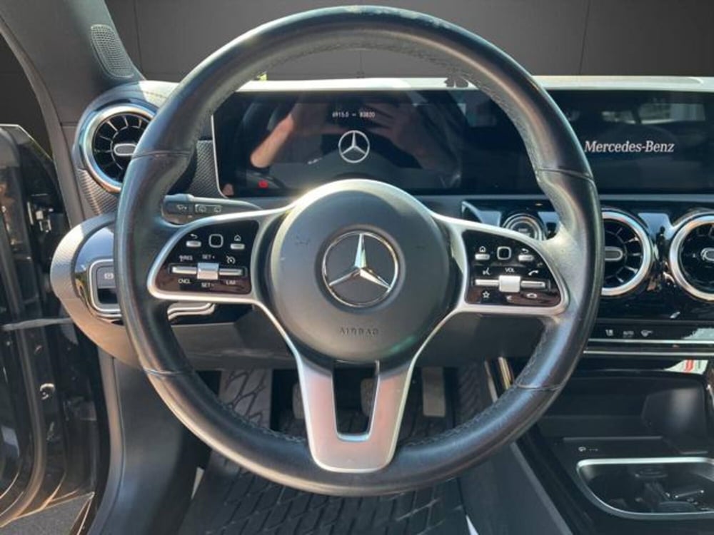 Mercedes-Benz CLA Shooting Brake usata a Milano (14)