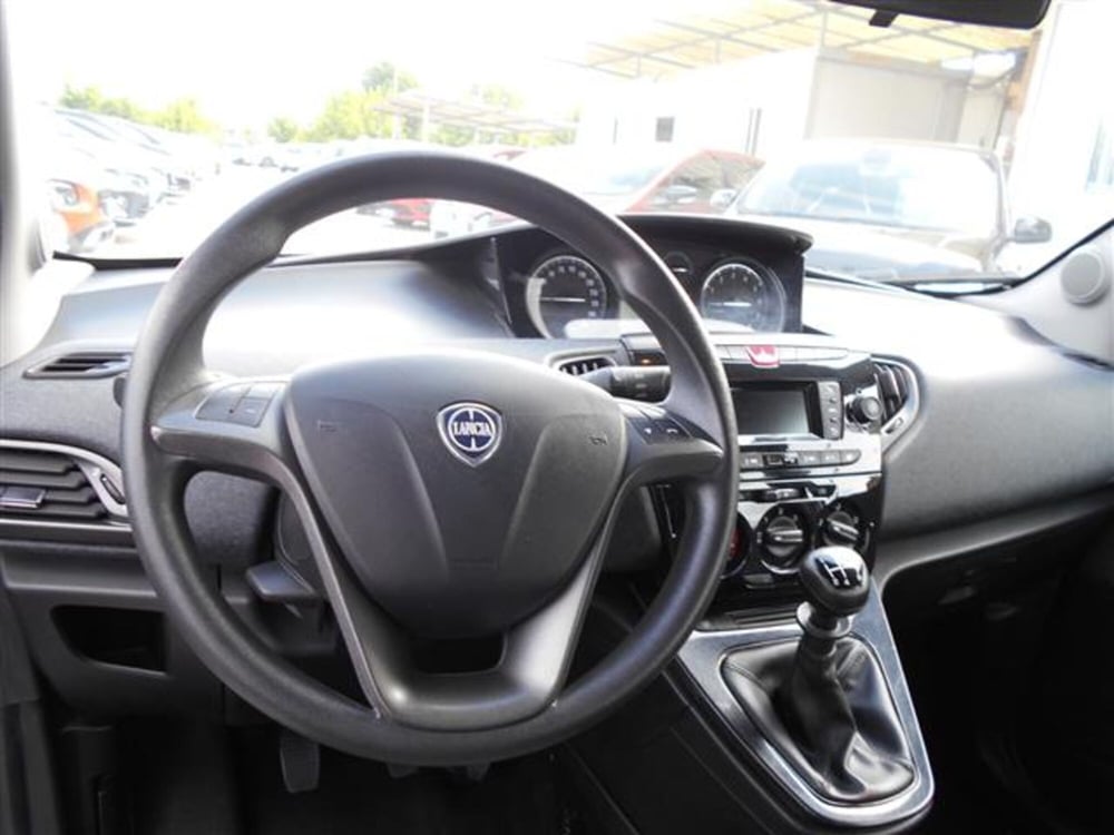 Lancia Ypsilon usata a Firenze (6)