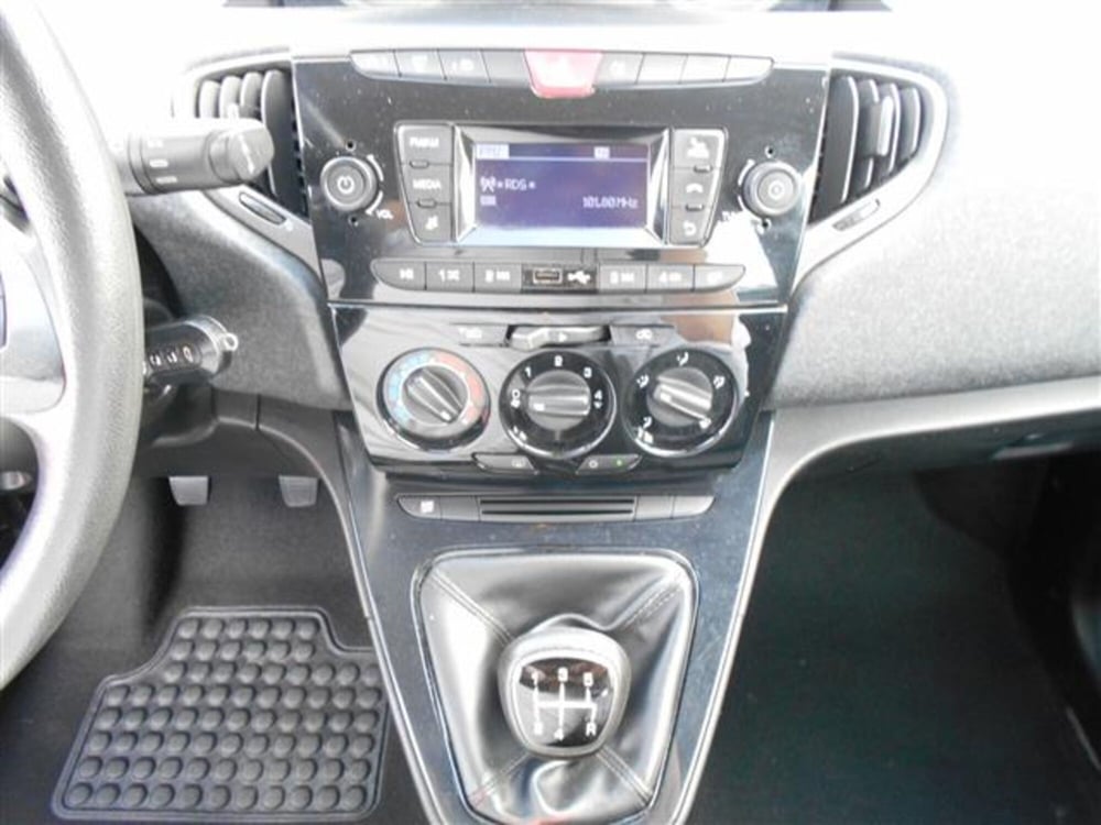 Lancia Ypsilon usata a Firenze (8)