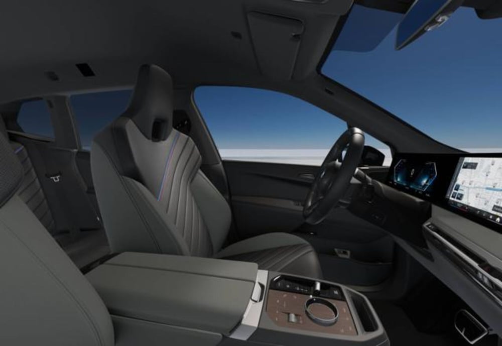 BMW iX nuova a Modena (10)