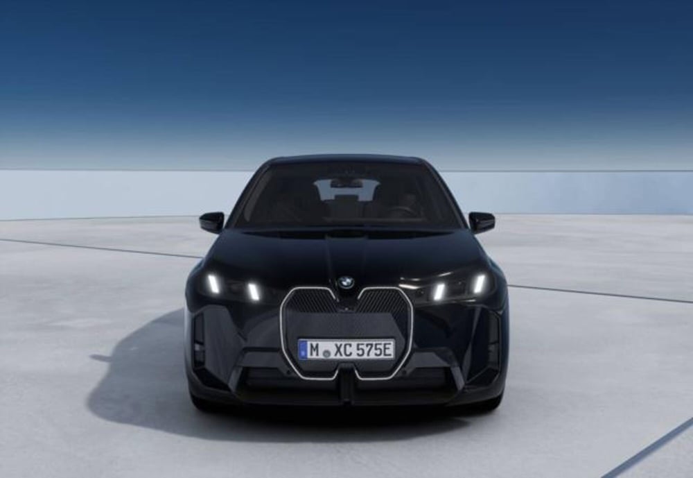BMW iX nuova a Modena (3)