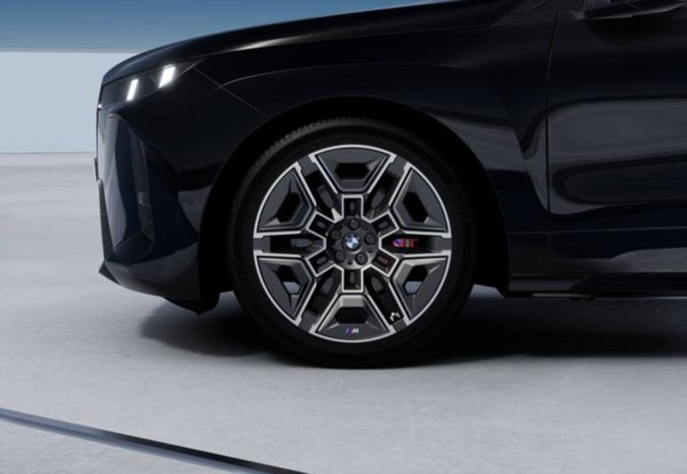 BMW iX nuova a Modena (8)