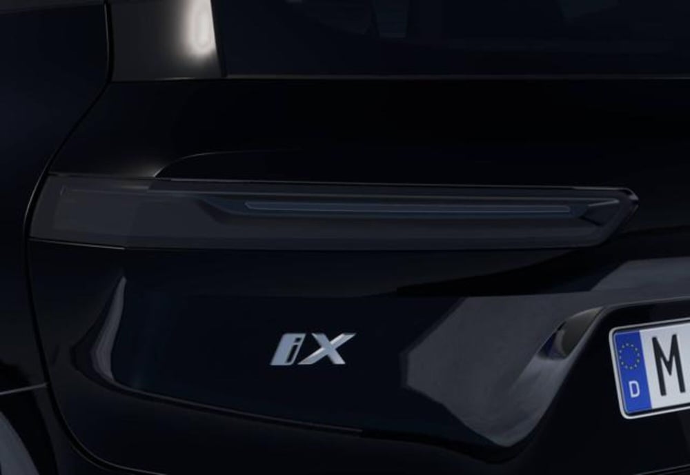 BMW iX nuova a Modena (9)