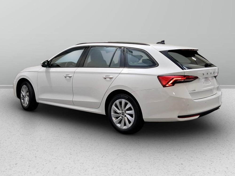 Skoda Octavia Station Wagon nuova a Padova (3)