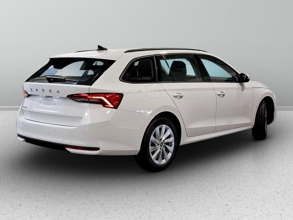 Skoda Octavia Station Wagon nuova a Padova (4)