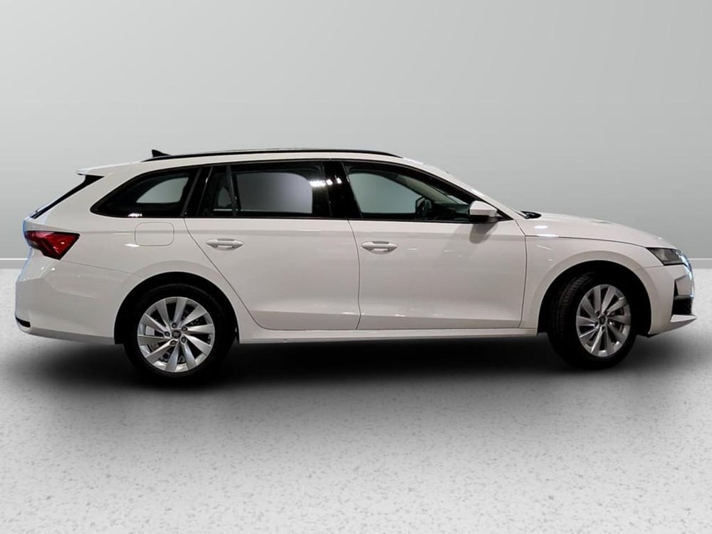 Skoda Octavia Station Wagon nuova a Padova (5)