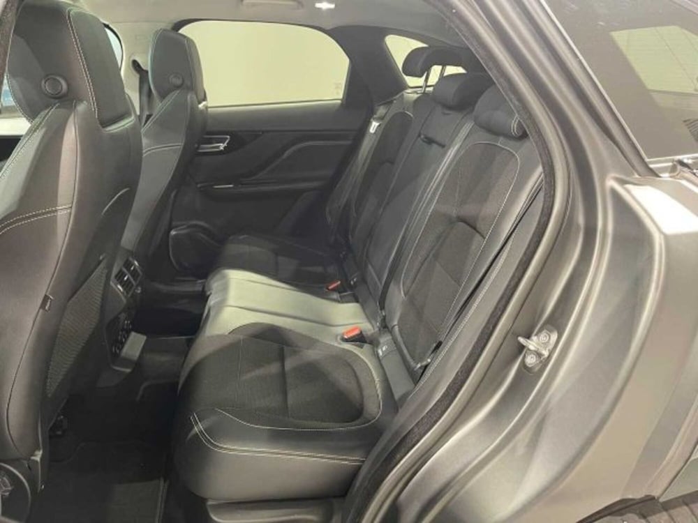 Jaguar F-Pace usata a Sondrio (11)
